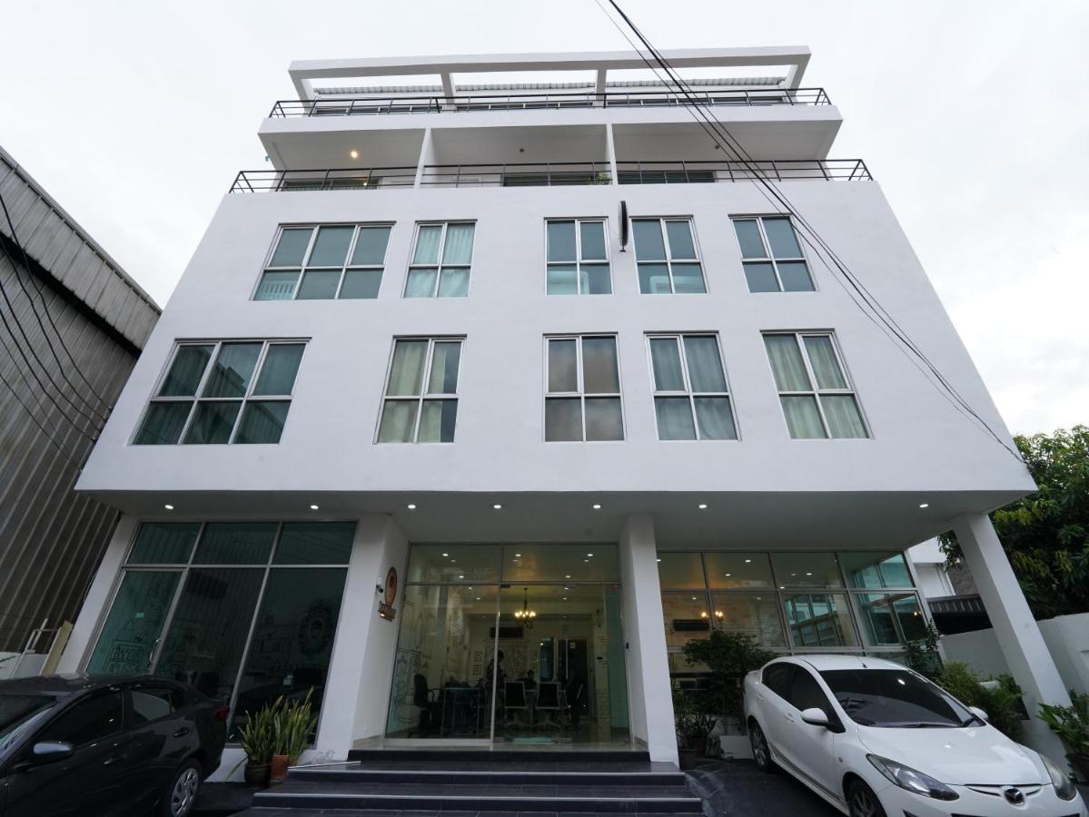 Roomquest Bangkok Sukhumvit 50 Экстерьер фото